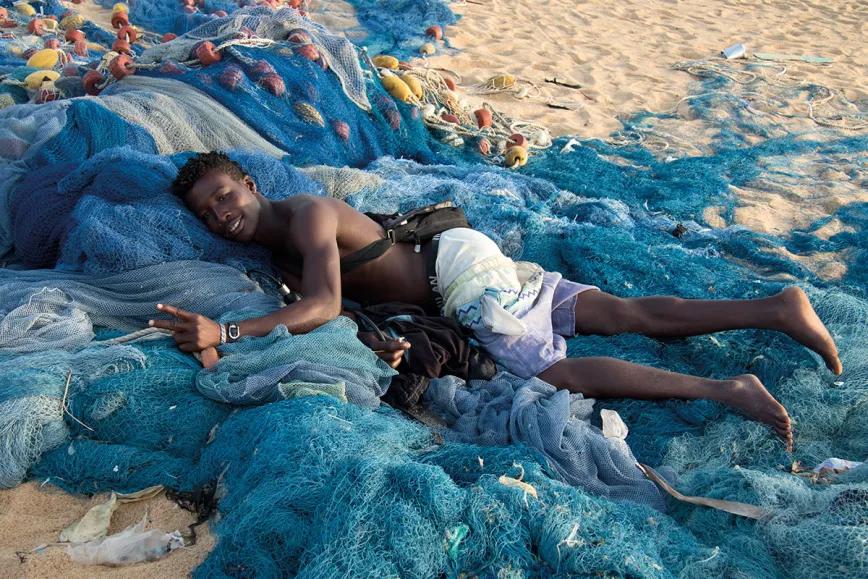 Un porro en Togo: peinados afro, historias que se repiten y un dios de tres penes