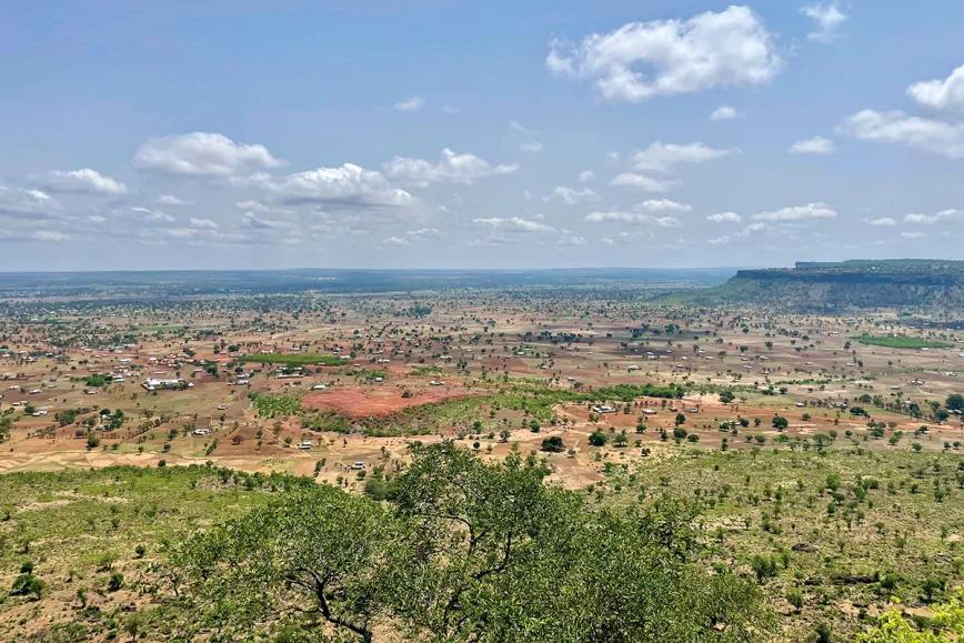 Un porro en Togo: peinados afro, historias que se repiten y un dios de tres penes