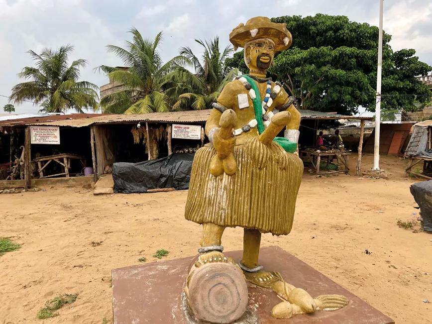 Un porro en Togo: peinados afro, historias que se repiten y un dios de tres penes