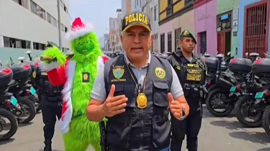 Escuadrón Verde de la PNP se disfrazó como el Grinch 