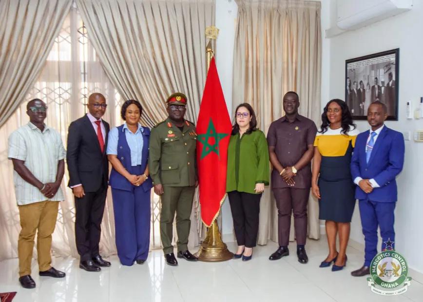 La Comisión de Control de Narcóticos de Ghana (NACOC) se reunió con la embajadora de Marruecos, Imane Quaadil, para conocer el modelo regulatorio marroquí.