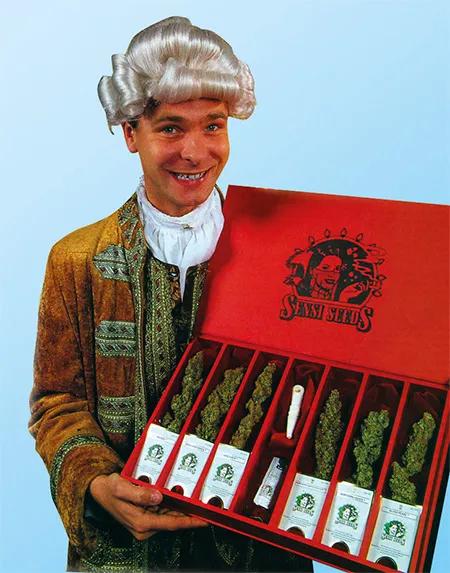 Alan con peluca en mayo de 1998, con las muestras que Sensi Seeds presentó a la décima edición de la copa de High Times