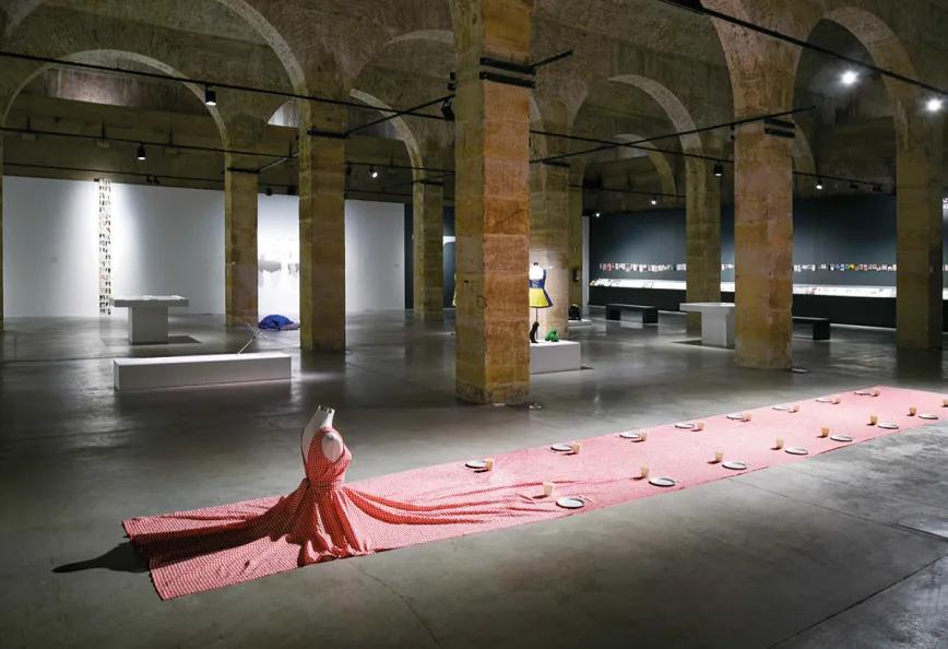  Picnic dress (vestido performativo), 2023.  