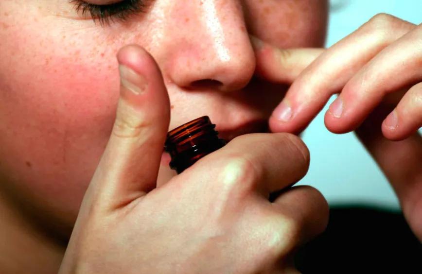 Poppers en la juventud española: entre encuestas, fiesta y riesgos