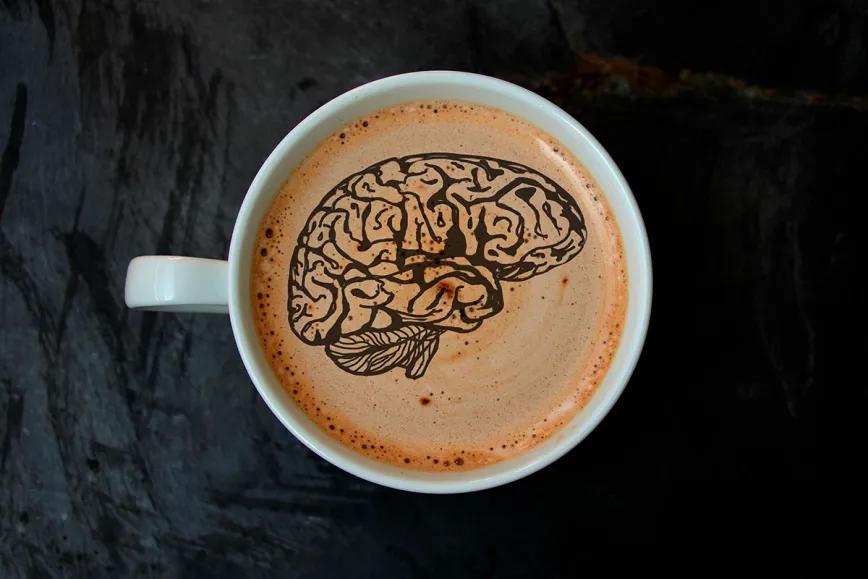 Tomar café moderadamente se asocia con menor riesgo de demencia