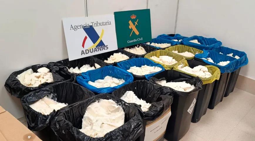 Decomisan más de 600 kilos de metanfetamina ocultos en aceite de coco