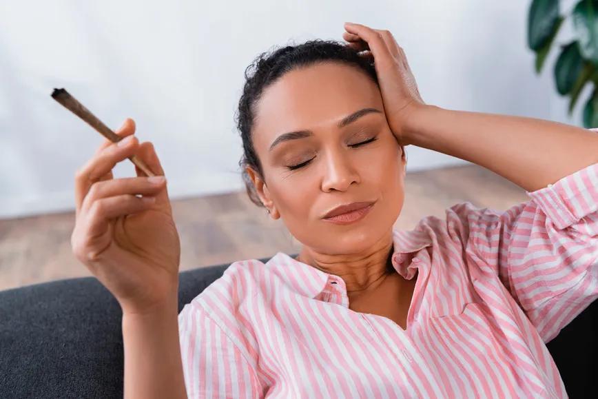Cannabis genera alivio prolongado en personas que sufren migrañas