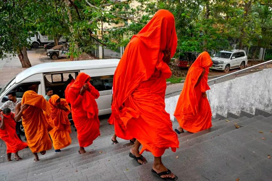 Monjes budistas, kush y una ruta entre Bangkok y Colombo 
