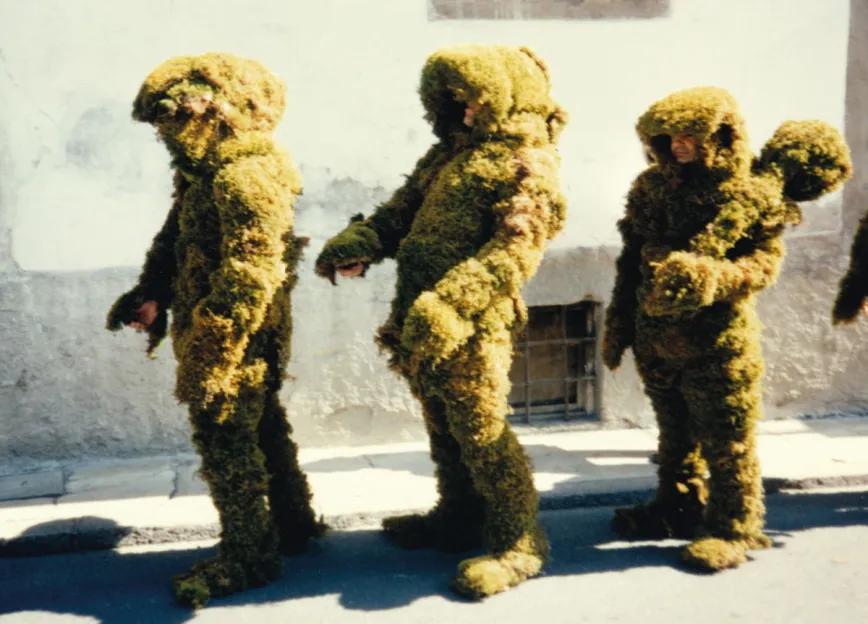 Hombres de musgo de la procesión del Corpus de Béjar (Salamanca, 1996).