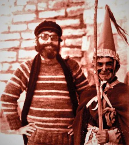 Demetrio E. con su amigo el Cascaborras o diablo de Orce (Granada, 1981).