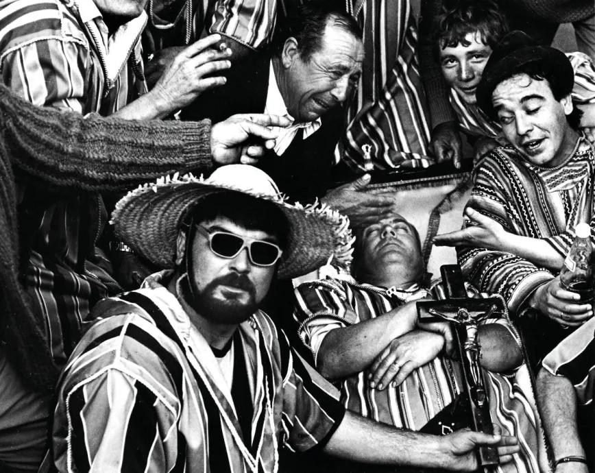 Superación burlesca de “la muerte” del Capitán de la comparsa mora Los Pacos de Benamaurel (Granada, 1981).