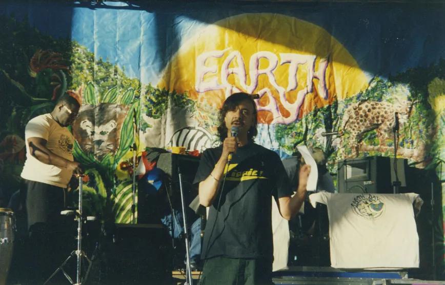 Steve arengando en el Freedom Rally (1988).