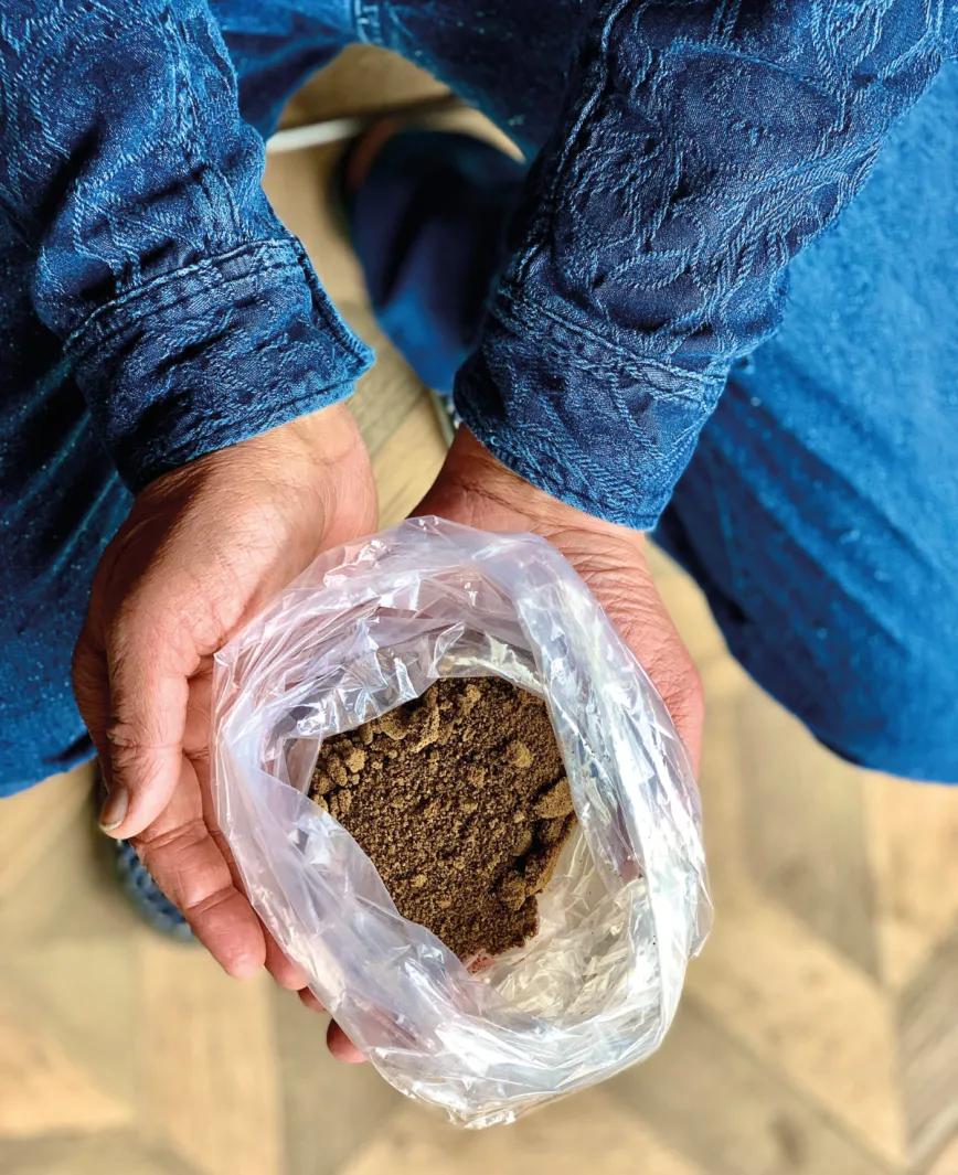 Selecto bubble hash de Oaxaca en manos de Steve.