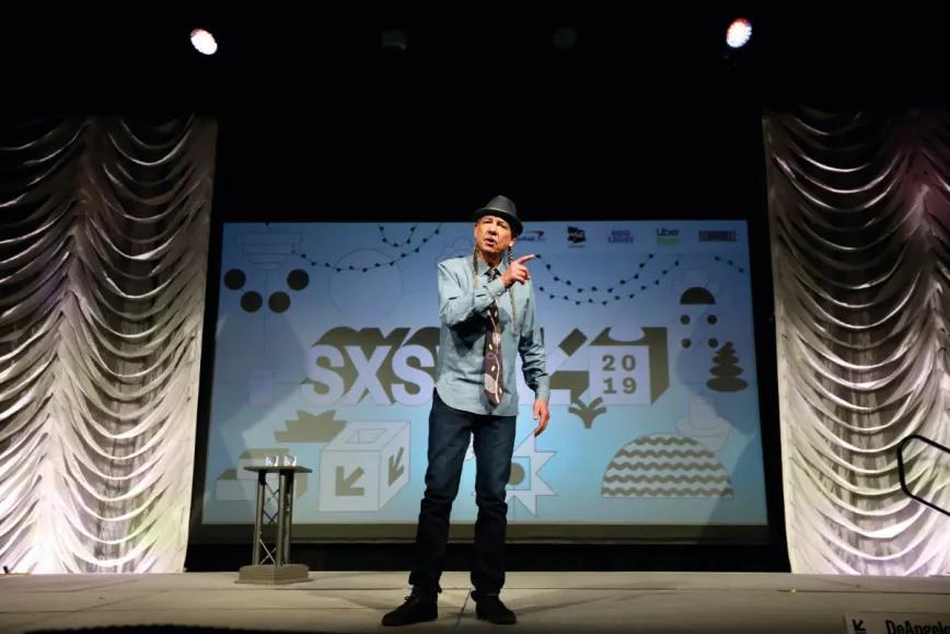 DeAngelo hablando del futuro del cannabis en el megafestival SXSW, en Austin, Texas, en marzo de 2020.