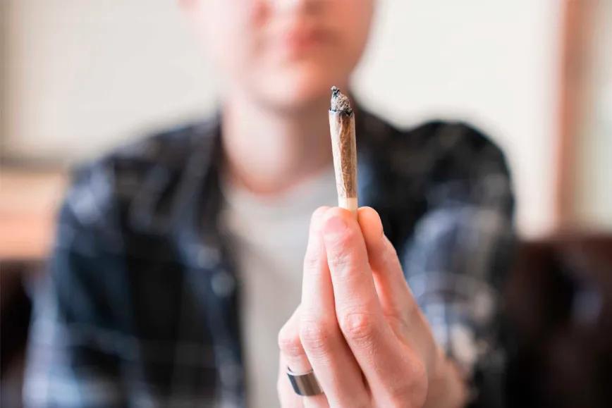 La IARC cierra convocatoria para evaluar el cannabis fumado