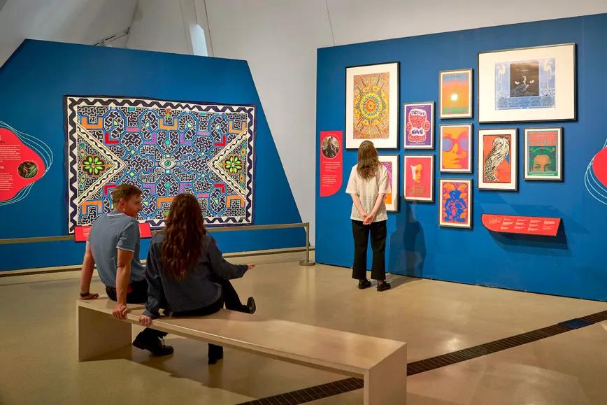 Un museo canadiense reúne arte, ciencia e historia de los psicodélicos