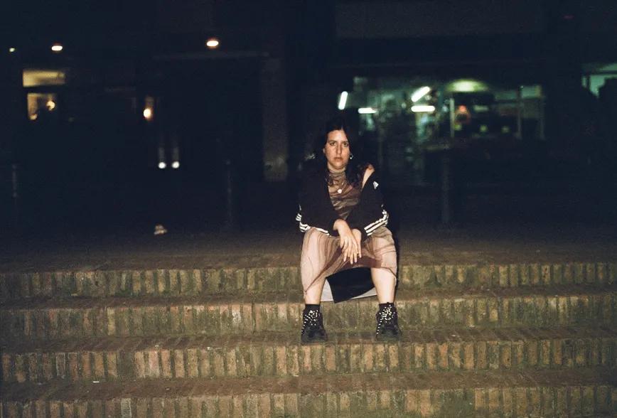 “Estaba haciendo teoría pulp. Me imaginaba como si fuese un libro de gasolinera, como cuando tú compras la música en la gasolinera”, cuenta Marta sobre Químicas piedades.