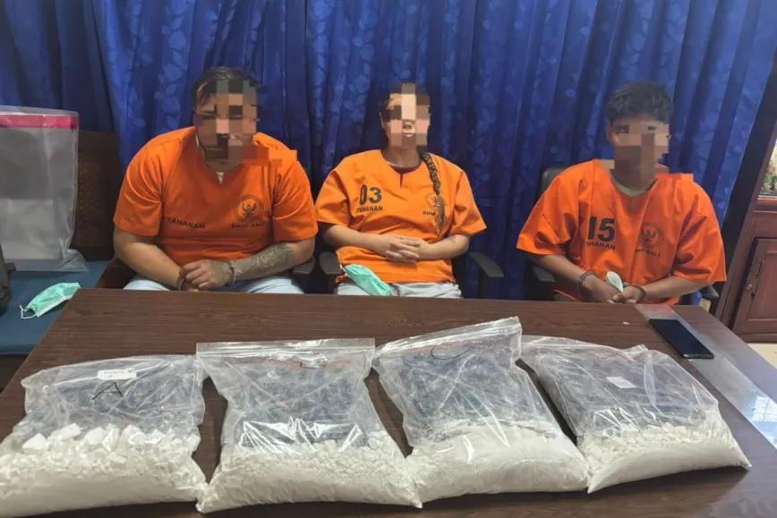 Pareja de chilenos capturados en Bali ingresando cocaína junto al ciudadano indonesio señalado como receptor.