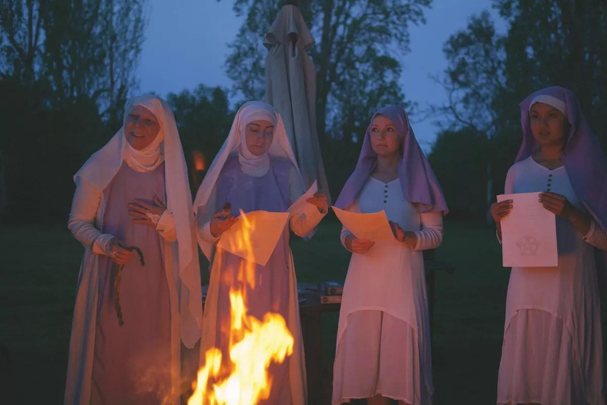 Las “monjas” organizan encuentros con mujeres para rezar por la gente que lo pasa mal, darse fuerza entre ellas y hacer ofrendas a la madre tierra. En el nombre de María