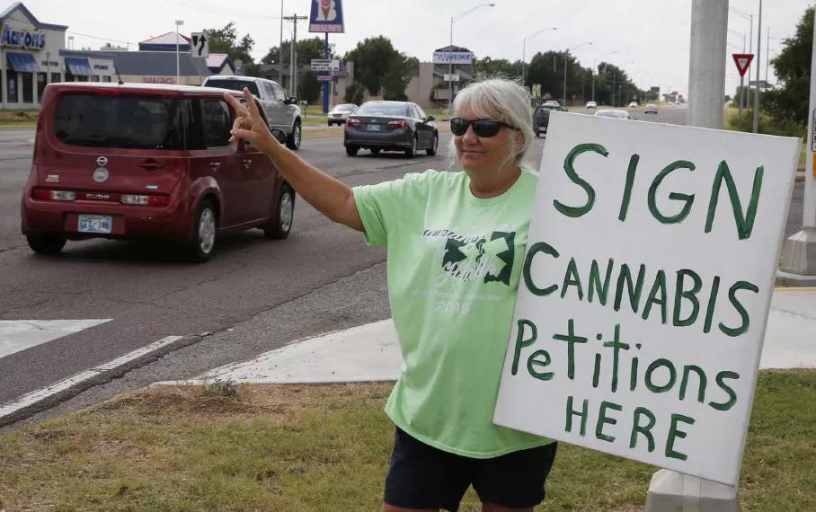 Oklahoma aprueba permisos para cannabis medicinal