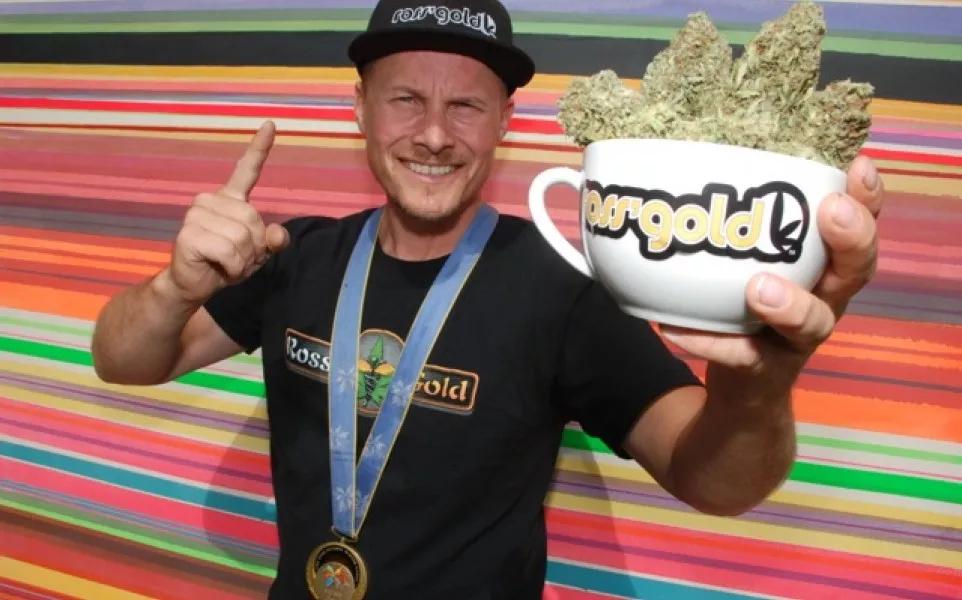 Ross Rebagliati, campeón olímpico en 1998 en la categoría de Snowboard, dirige un negocio de venta de marihuana medicinal en Canadá.