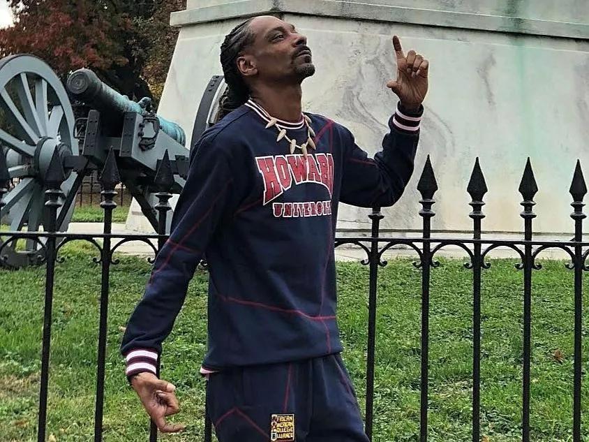 Snoop Dogg se fuma un canuto en La Casa Blanca : “Que se joda el presidente”