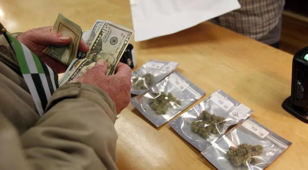 Massachusetts vende más de 400.000$ en marihuana recreativa en el primer día