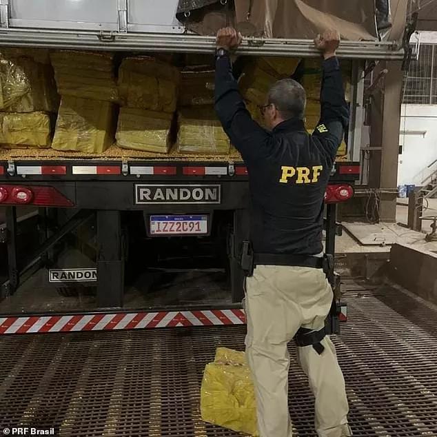 La policía de Brasil incauta un alijo de marihuana sin precedente en el país: 32 toneladas.