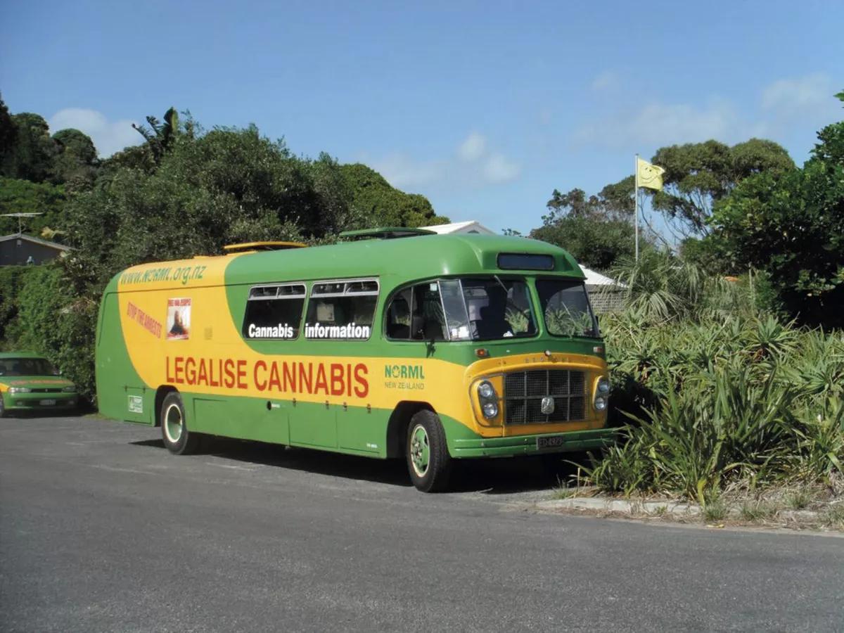 Autobús, legalización