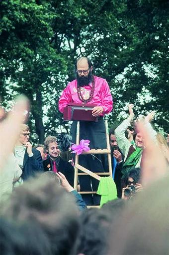 Allen Ginsberg abrió aquel sábado 16 de julio de 1967 las intervenciones del Legalise Pot  Rally entonando mantras.