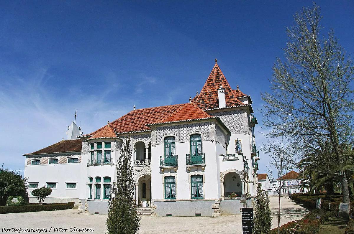 Casa Museo Egas Moniz en Avanca (Portugal), donde nació Moniz y donde se puede disfrutar de la contemplación  de sus obras de arte y del instrumental de sus quehaceres científicos.