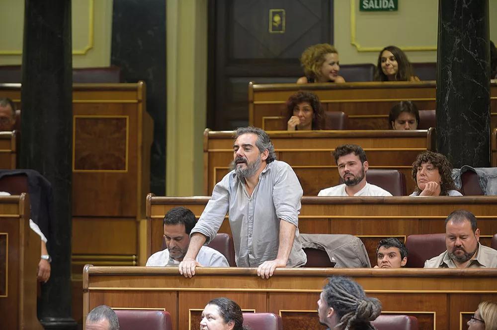 En el Congreso de los Diputados, en el escaño que ocupó por Podemos entre 2016 y 2019.