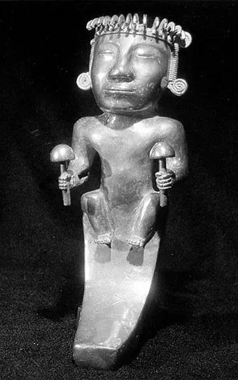 Contenedor para cal (poporo) en forma de un individuo que tiene hongos en la mano. Estilo Quimbaya, Colombia, 500-1000 d. C. 