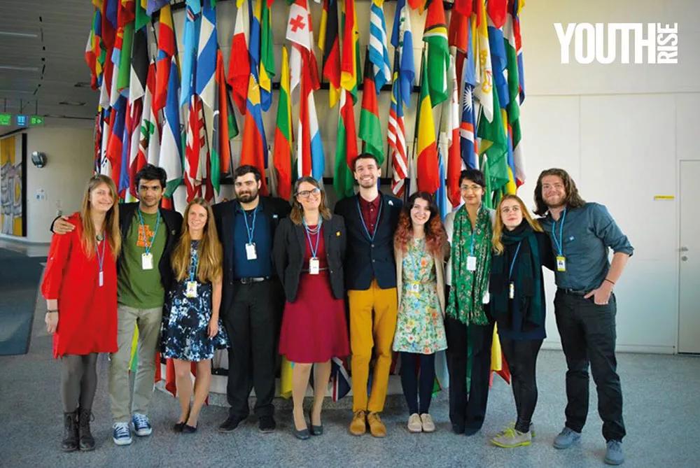 Murtaza en compañía de otros representantes internacionales de Youth RISE en la CND celebrada en Viena (2016).
