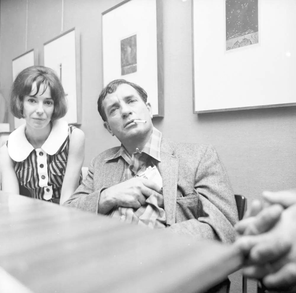 , Kerouac en Milan, en su conferencia  de prensa en la Librería Internacional (1966).