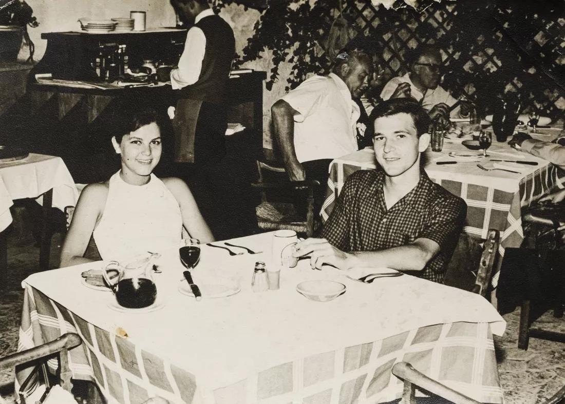  Con Cristina Álvarez de Lorenzana, su primera esposa,  un 24 de julio de 1964, un poco antes de la revolución sexual.