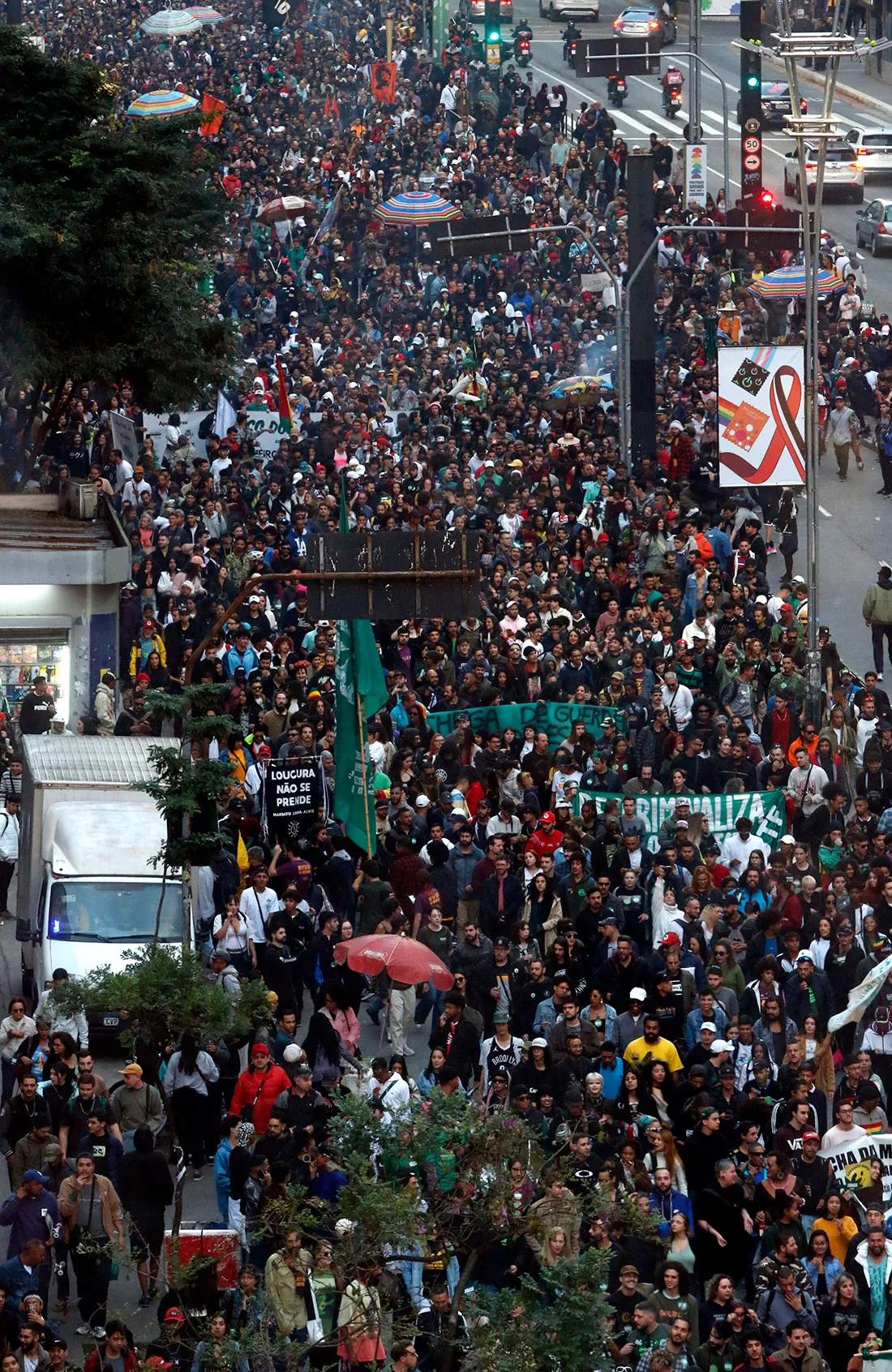 Brasil protesta para pedir la despenalización de las drogas