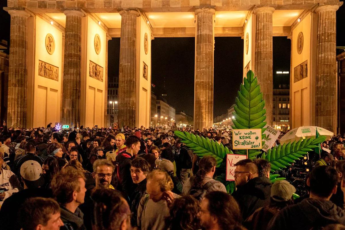 Arranca la legalización del cannabis en Alemania con una gran fumada colectiva